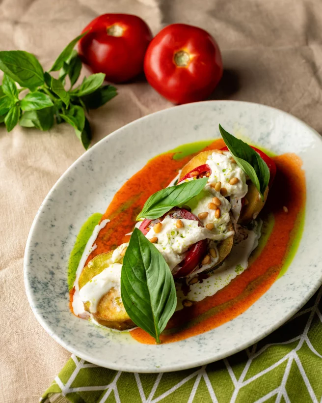 Интерьер/Экстерьер/Банкетная зона/Бар/Стол для двоих/Вход/Главный зал/Lounge зона ресторан Maturo Tomato фото