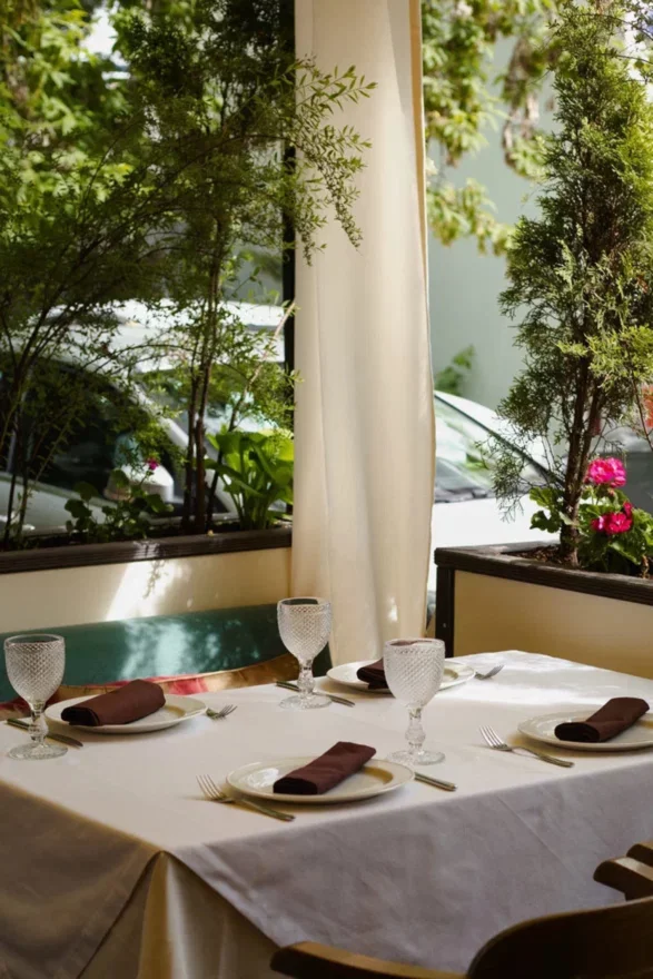 Интерьер/Экстерьер/Банкетная зона/Бар/Стол для двоих/Вход/Главный зал/Lounge зона ресторан Сахли фото