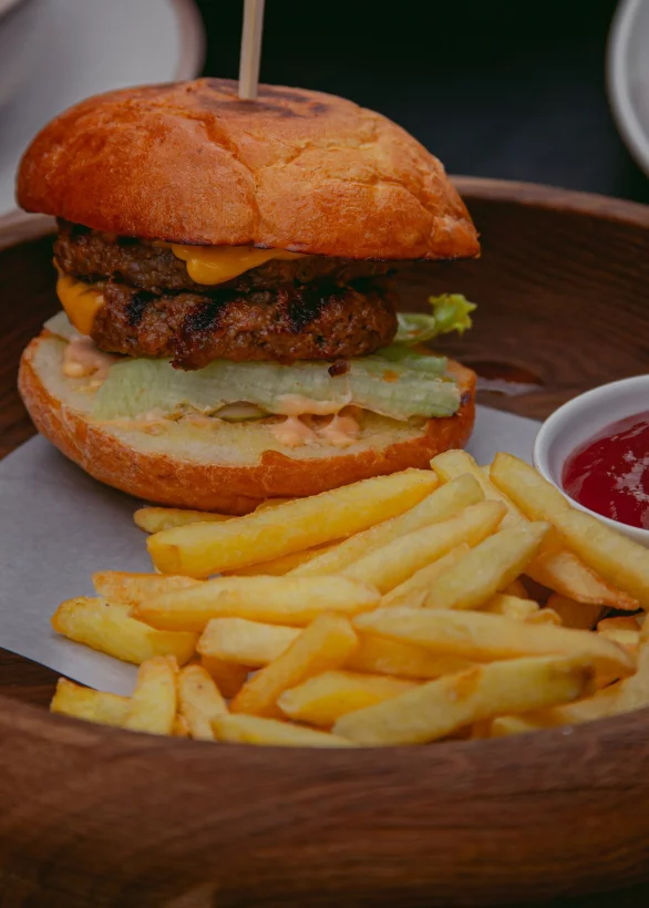 Интерьер/Экстерьер/Банкетная зона/Бар/Стол для двоих/Вход/Главный зал/Lounge зона ресторан Берег фото