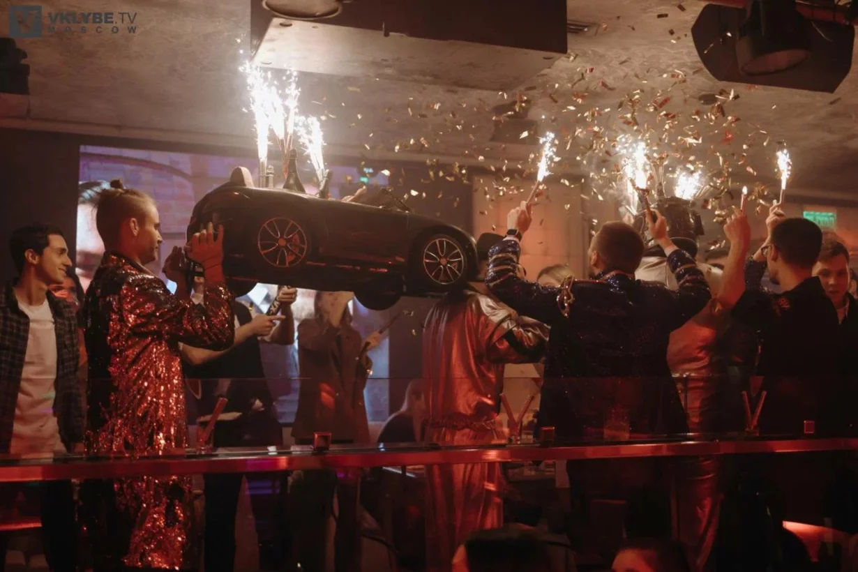 Интерьер/Экстерьер/Банкетная зона/Бар/Стол для двоих/Вход/Главный зал/Lounge зона караоке-клуб Royal Space by Royal Arbat фото