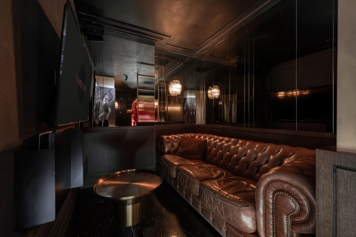 Интерьер/Экстерьер/Банкетная зона/Бар/Стол для двоих/Вход/Главный зал/Lounge зона кальянная Timeless Новый Арбат фото