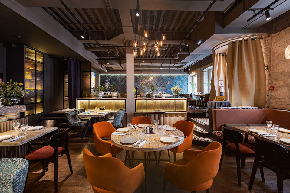 Ер адам әйелдердің көзінше мастурбация жасайды (видео)