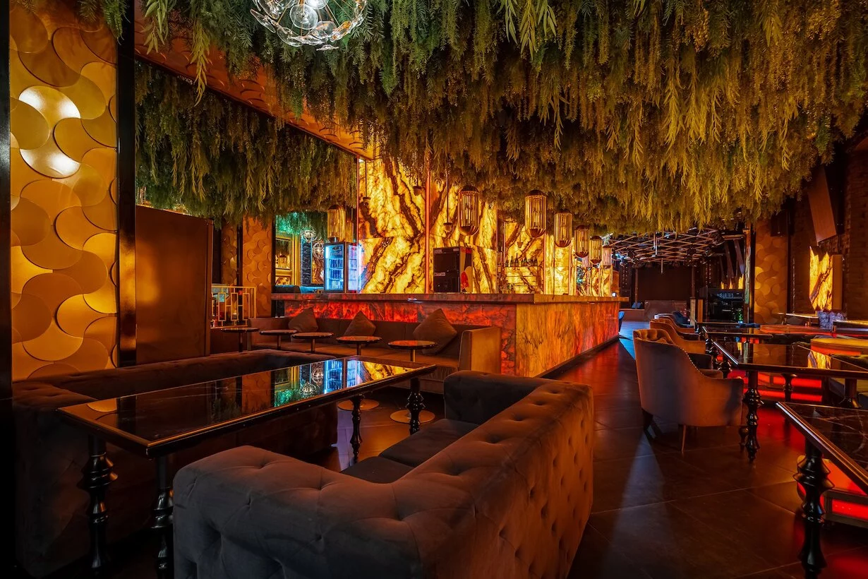 Интерьер/Экстерьер/Банкетная зона/Бар/Стол для двоих/Вход/Главный зал/Lounge зона клуб Project фото