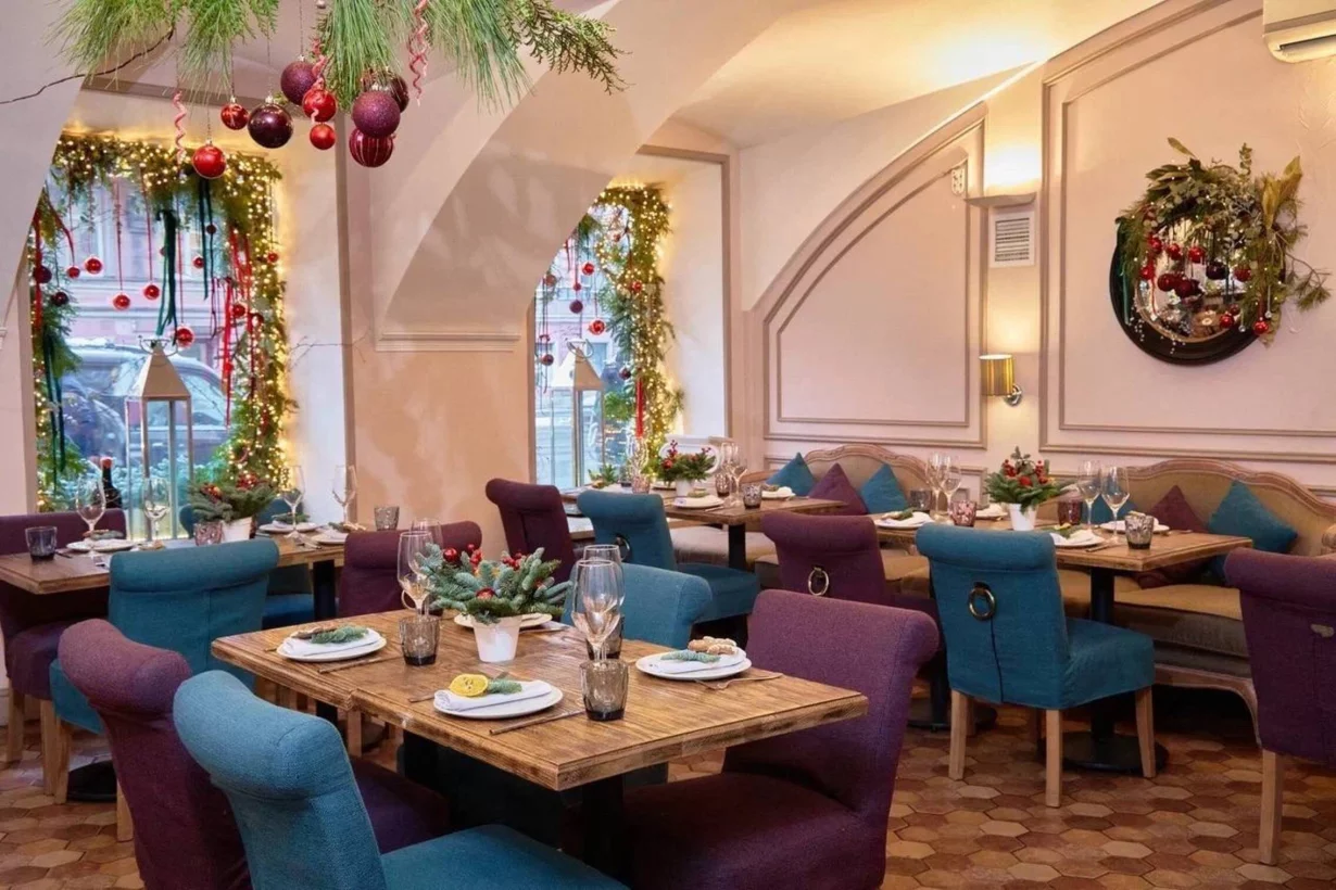 Интерьер/Экстерьер/Банкетная зона/Бар/Стол для двоих/Вход/Главный зал/Lounge зона ресторан Kostas фото