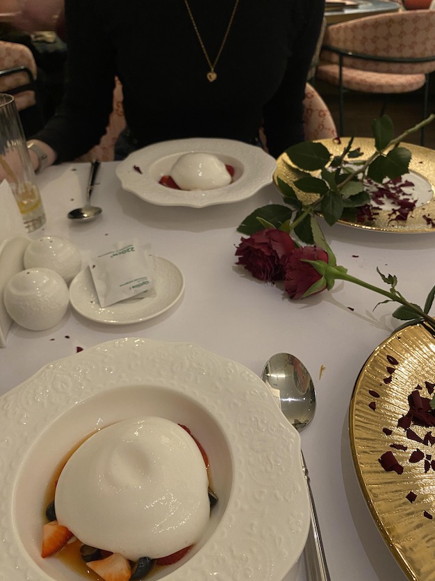 Ресторан «Efac Iccug» / «Гуччи кафе», Москва: цены, меню, адрес, фото ...