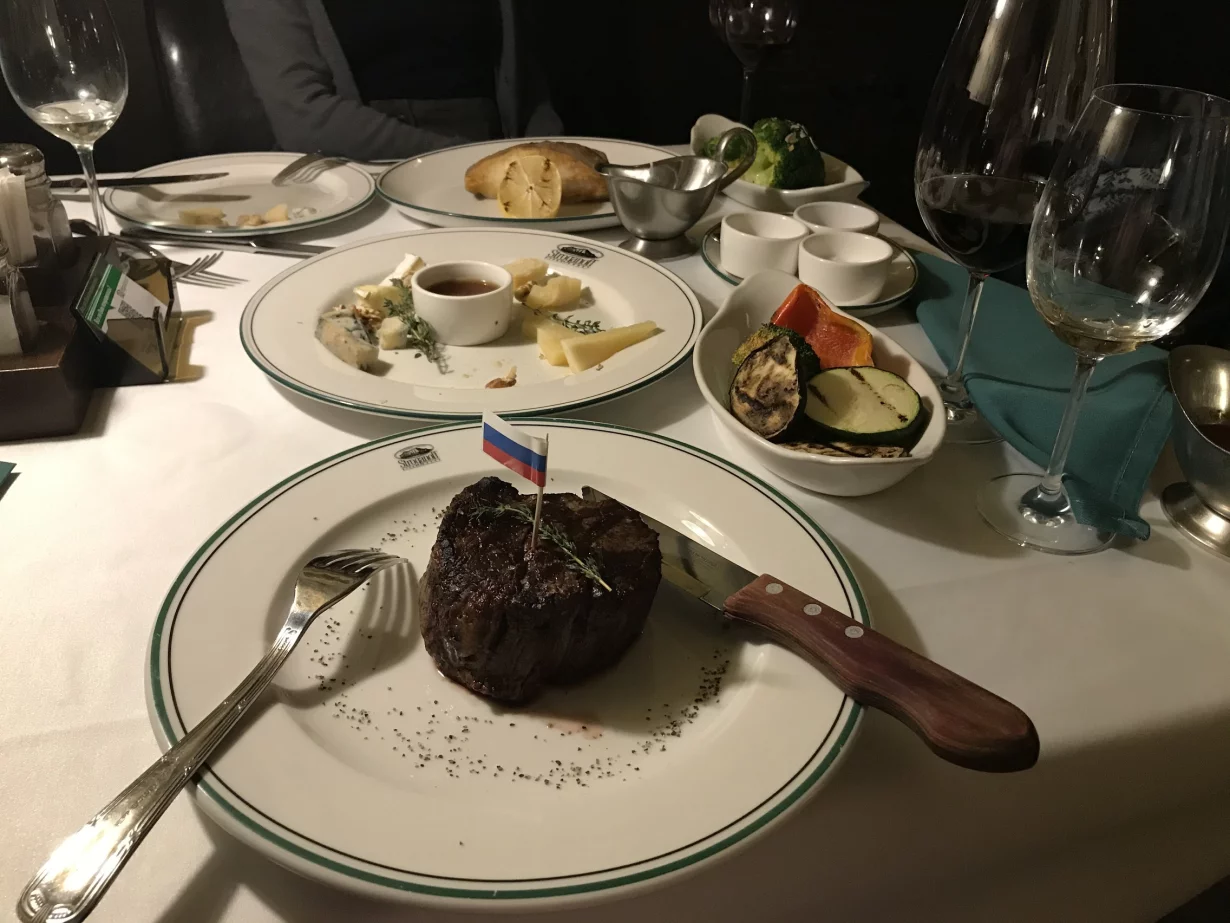 Ресторан «Stroganoff Steak House» / «Строганов стейк хаус»,  Санкт-Петербург: бронирование, цены, меню, адрес, фото, отзывы —  Официальный сайт Restoclub